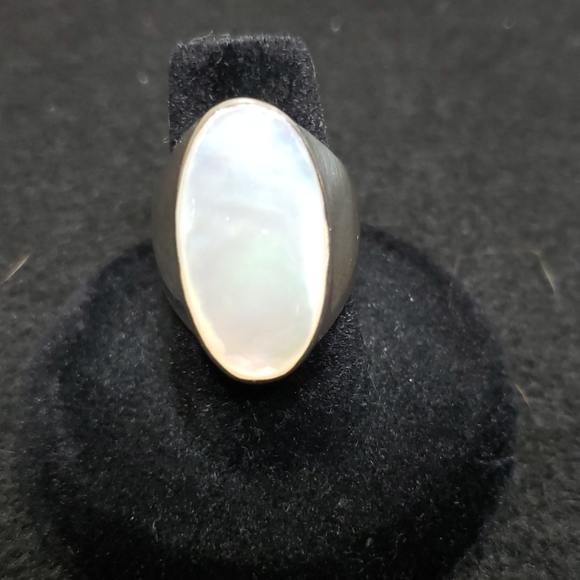 Sterling 925 silver and mother of pearl ring - Picture 2 of 5